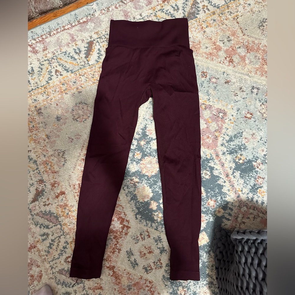 Aerie burgundy red ribbed leggings
